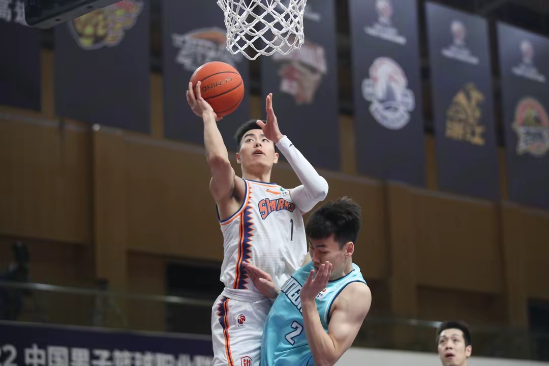 包含弗赖堡全神贯注,爆发出色的词条 包含弗赖堡全神贯注,爆发出色的词条