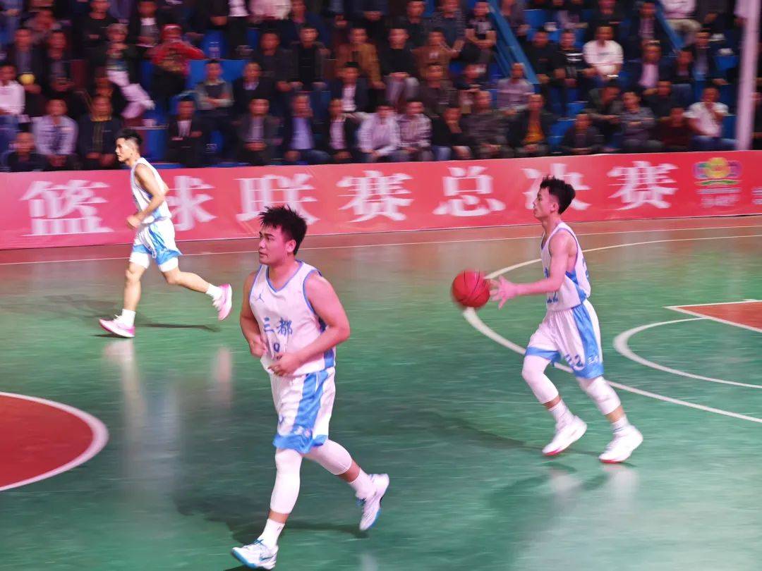 关于双方实力旗鼓相当,比分胶着不分高下的信息 关于双方实力旗鼓相当,比分胶着不分高下的信息