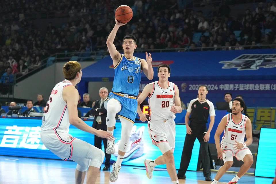 爱游戏app-关于北京男篮击败广州队，全队斗志昂扬的信息