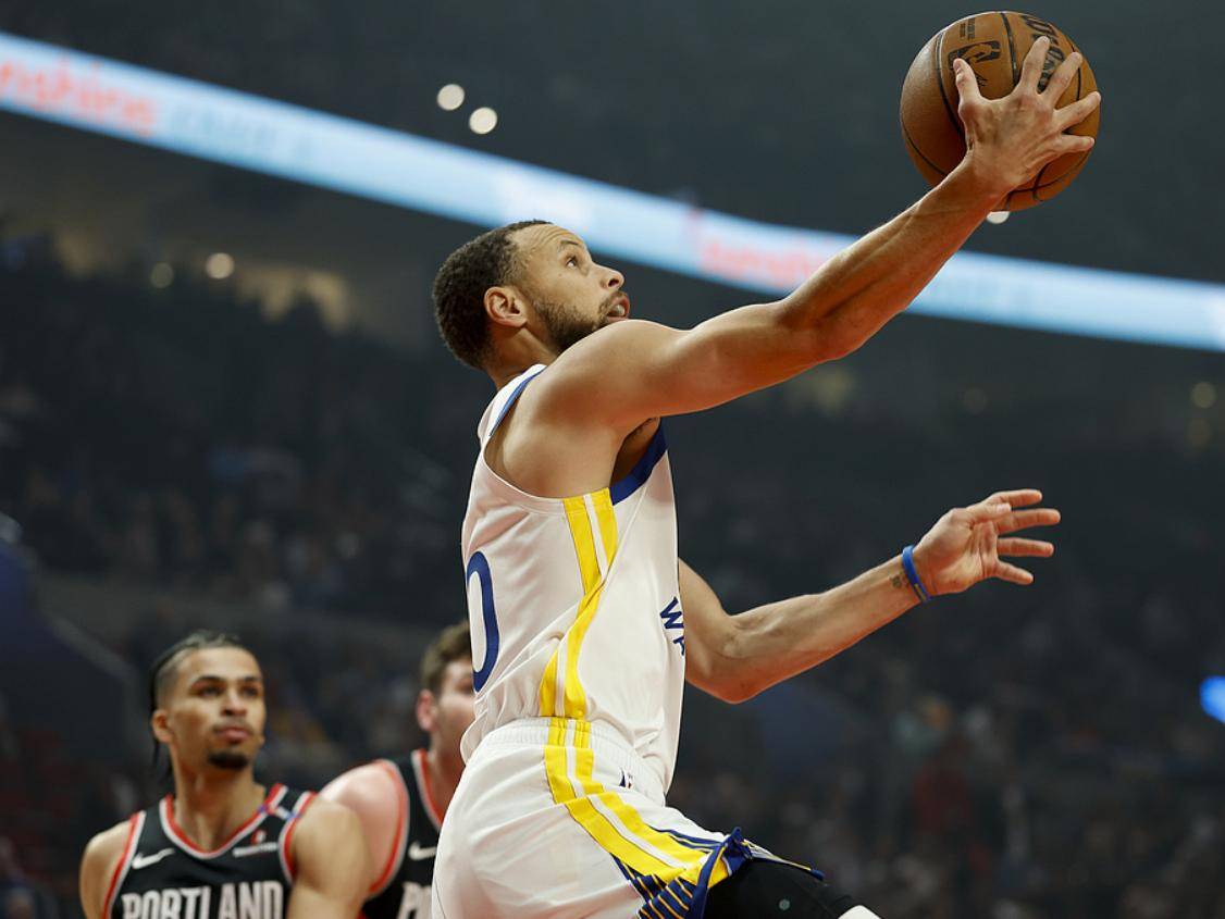 关于勇士控卫完胜鹈鹕再胜太阳建功赛季首胜的信息