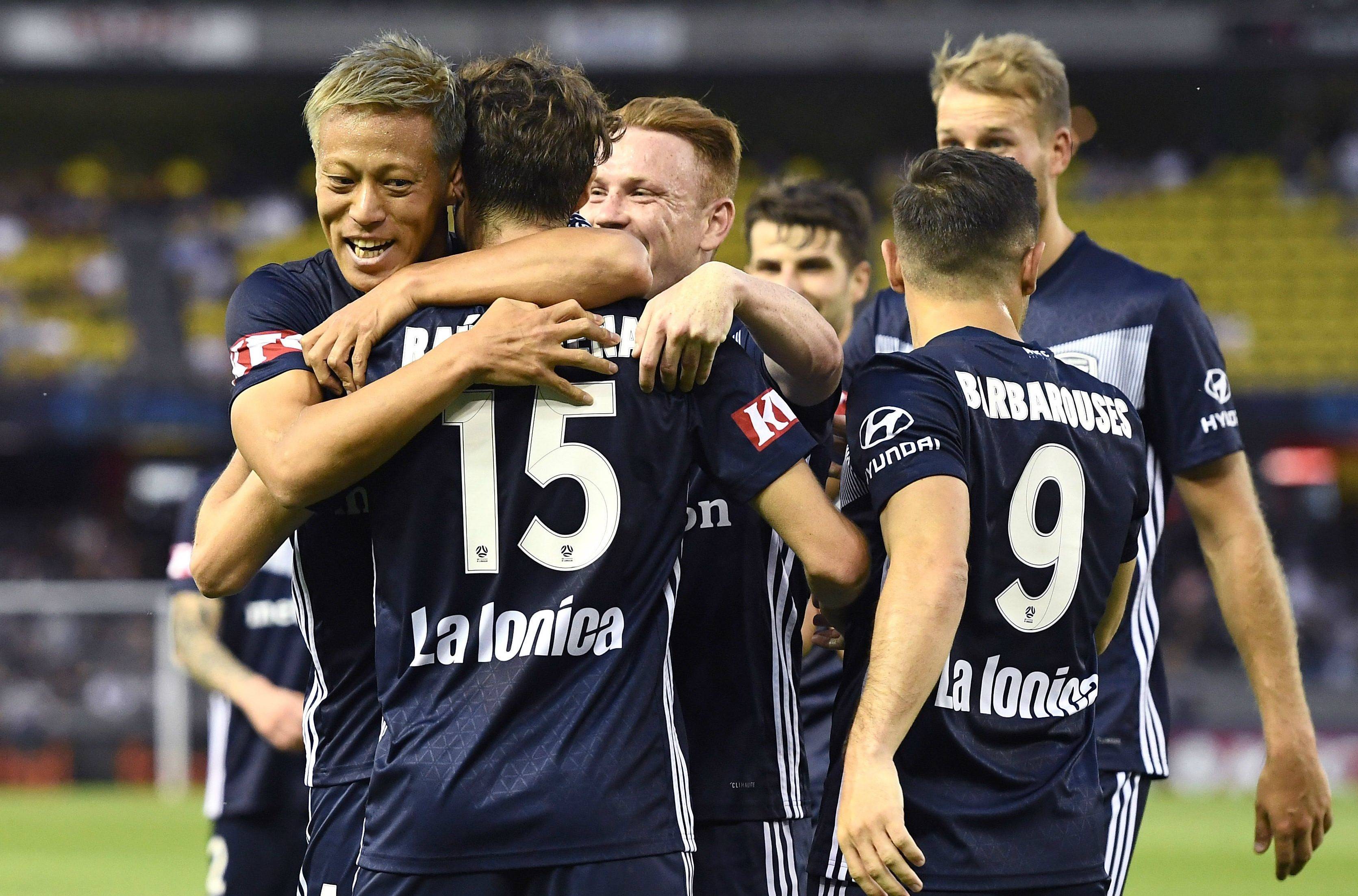 西悉尼流浪者主场气氛火爆,球迷助威成强大后盾 西悉尼流浪者主场气氛火爆,球迷助威成强大后盾