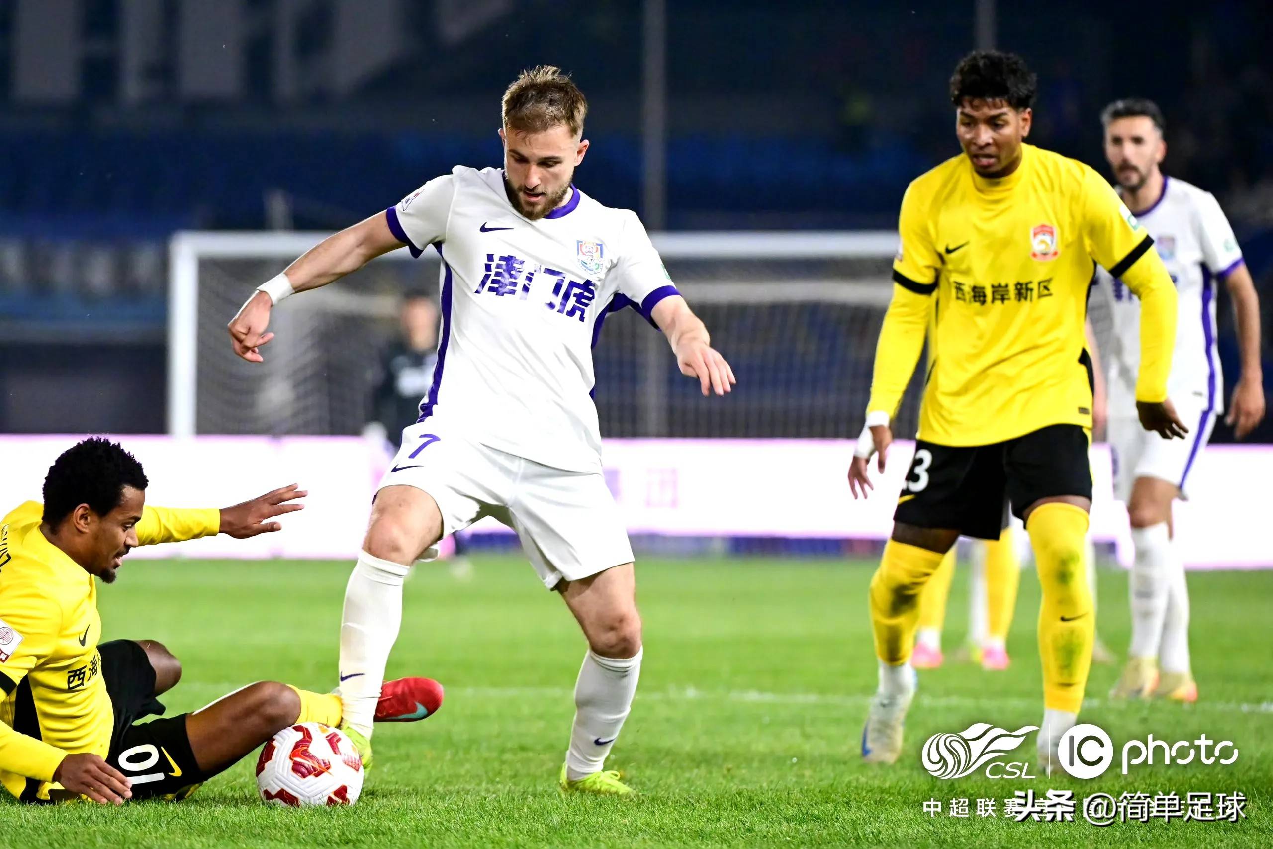 爱游戏官网-汉堡足球队全力以赴，迎接挑战