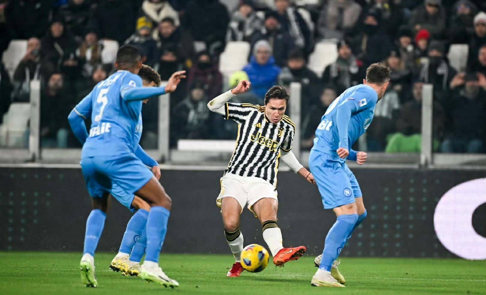 爱游戏app下载-尤文图斯遭遇连败，争议不断增加