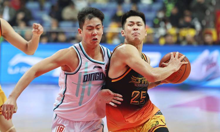 CBA联赛战况激烈,球队实力逐渐显露 CBA联赛战况激烈,球队实力逐渐显露