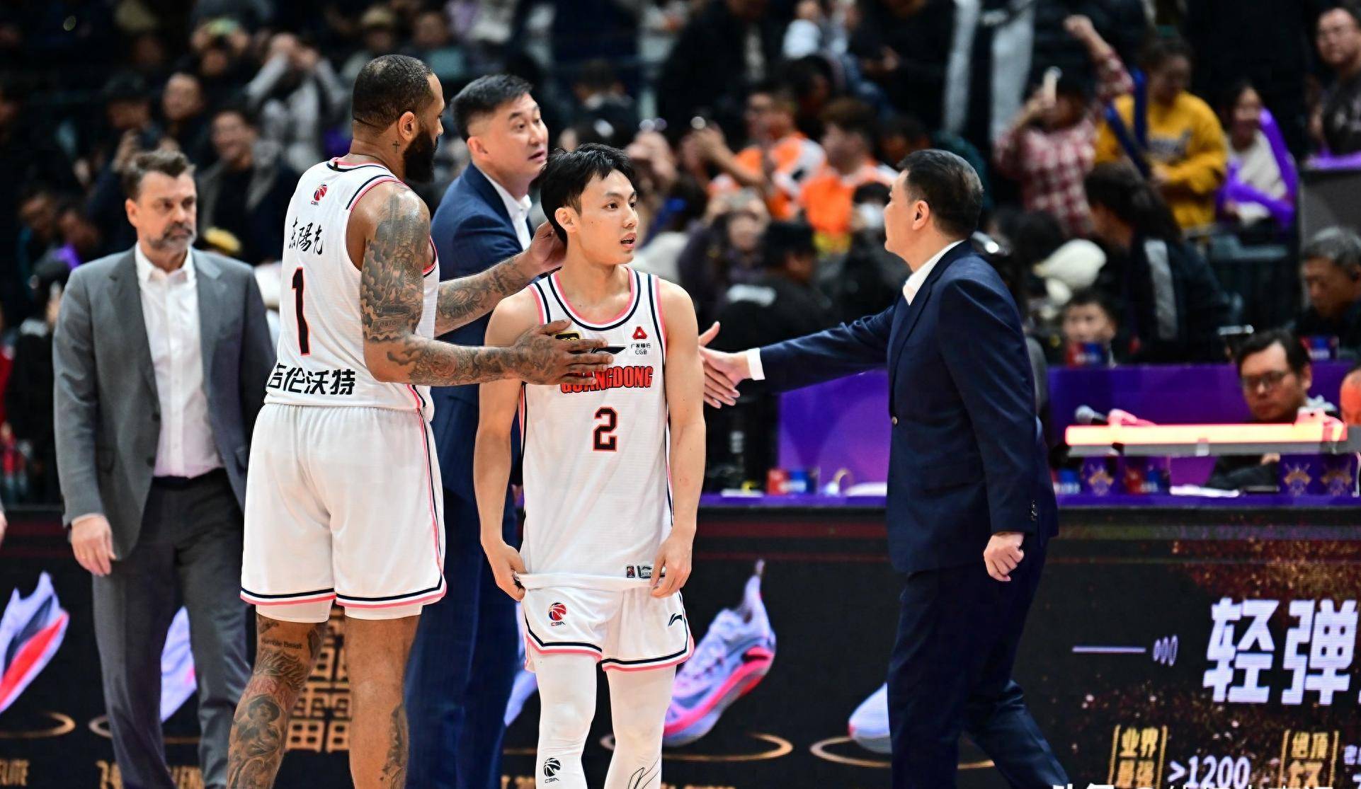 CBA联赛战况激烈,球队实力逐渐显露 CBA联赛战况激烈,球队实力逐渐显露