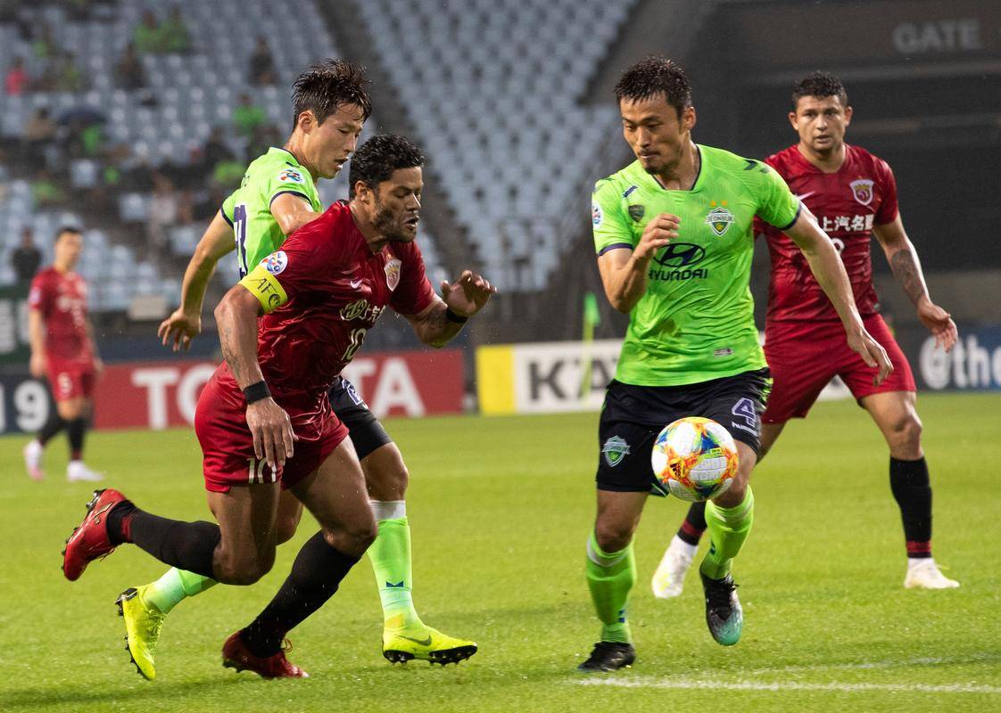 足球队伍实力碰撞,胜负难料的简单介绍 足球队伍实力碰撞,胜负难料的简单介绍