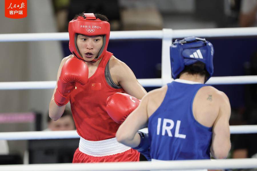 爱游戏官网-拳击女子半决赛擂台上，英国选手实力过关夺冠！