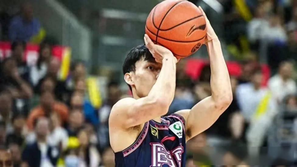 杜锋率队连胜四场,神勇的广东队继续领跑 杜锋率队连胜四场,神勇的广东队继续领跑