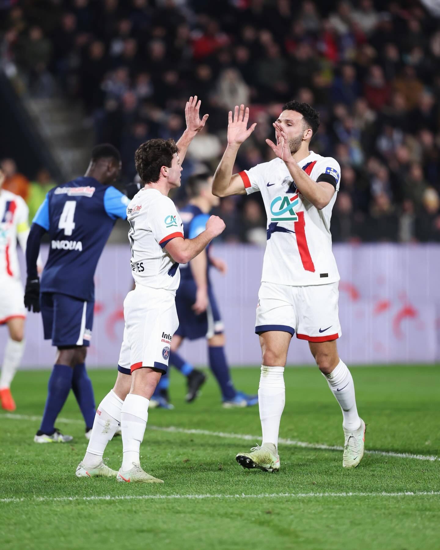 爱游戏体育直播-关于巴黎圣日耳曼客场大胜，提前锁定小组头名的信息