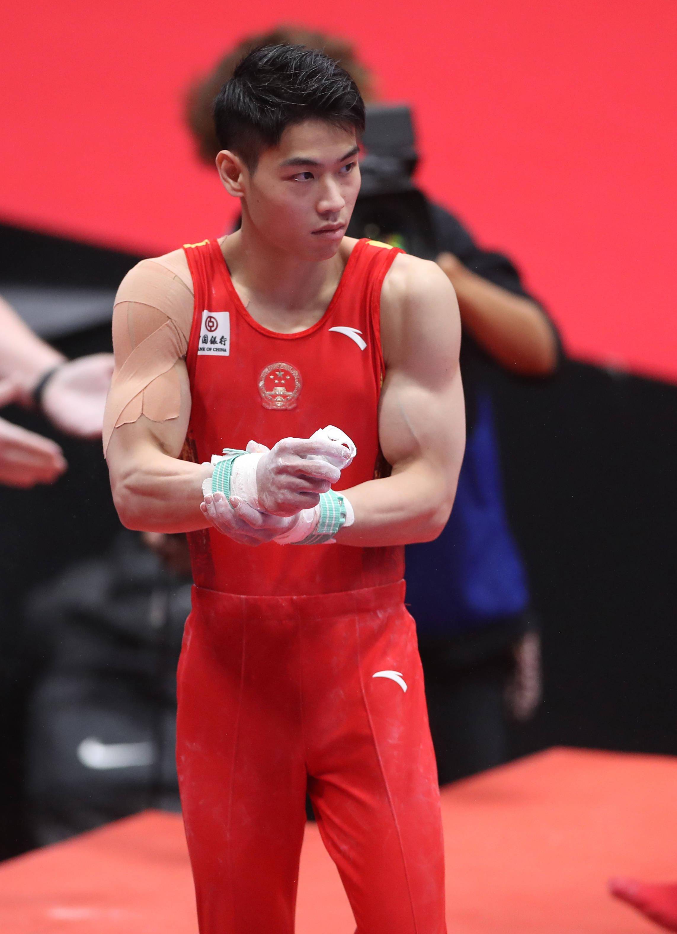 体操单杠男子单项赛场精彩比拼 体操单杠男子单项赛场精彩比拼