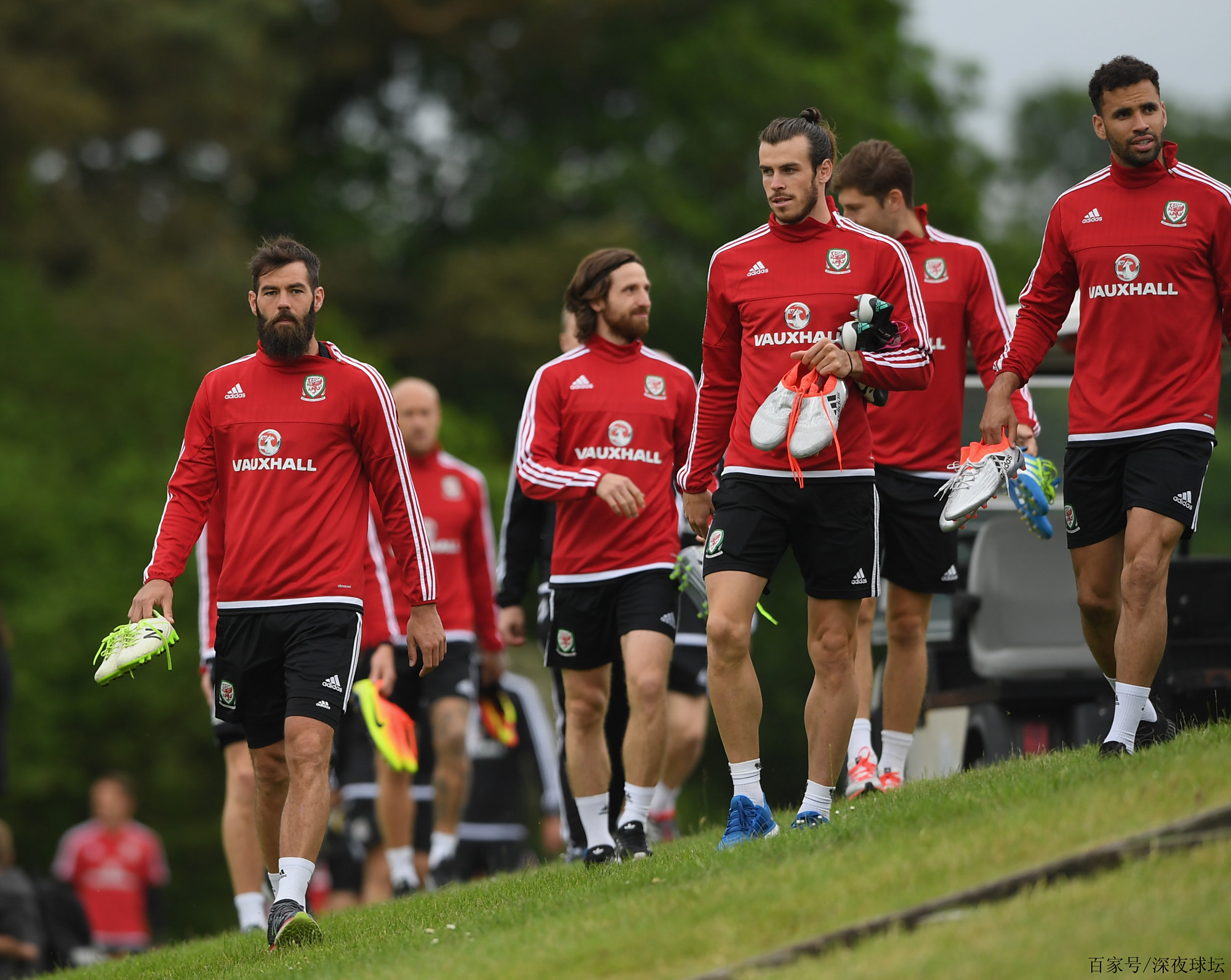 斯温登青年军士气高昂,迎战强敌信心十足 斯温登青年军士气高昂,迎战强敌信心十足