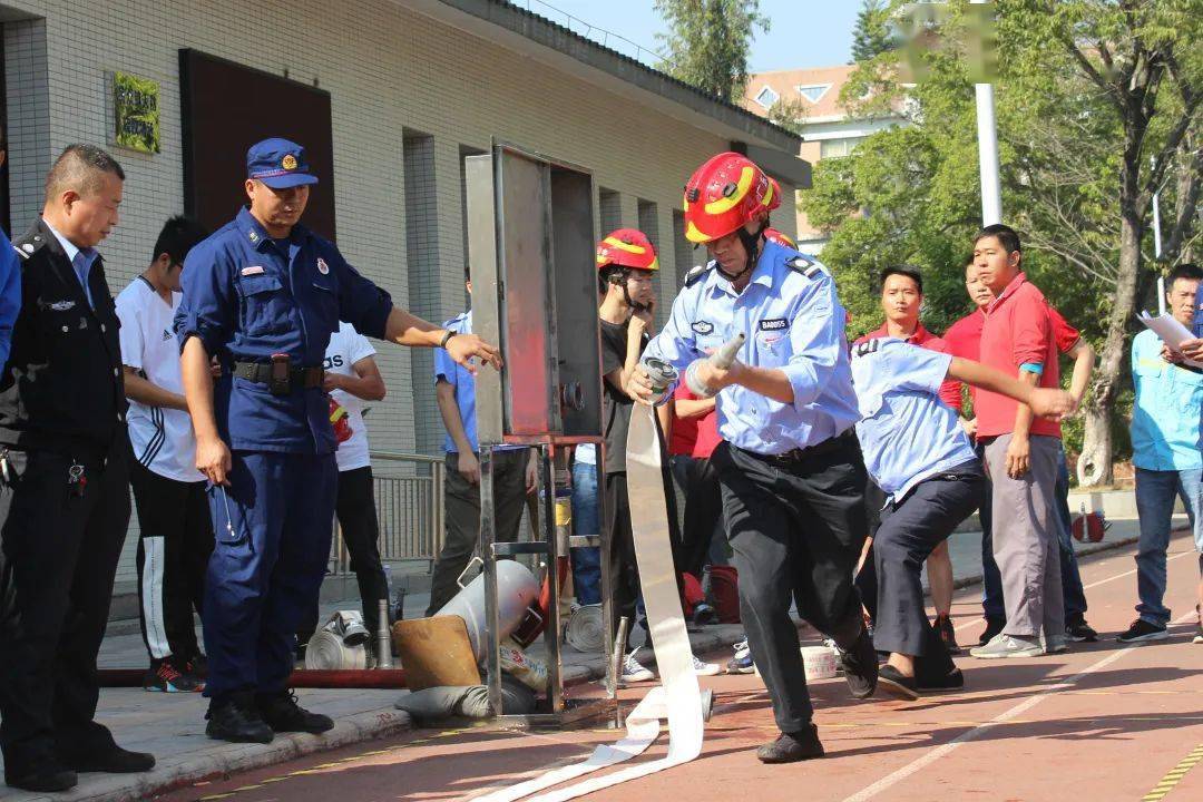 爱游戏-激烈博弈中，球员们斗志昂扬争夺胜利的简单介绍