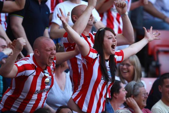 法兰克福队球员选址转投英超,引发球迷热议 法兰克福队球员选址转投英超,引发球迷热议