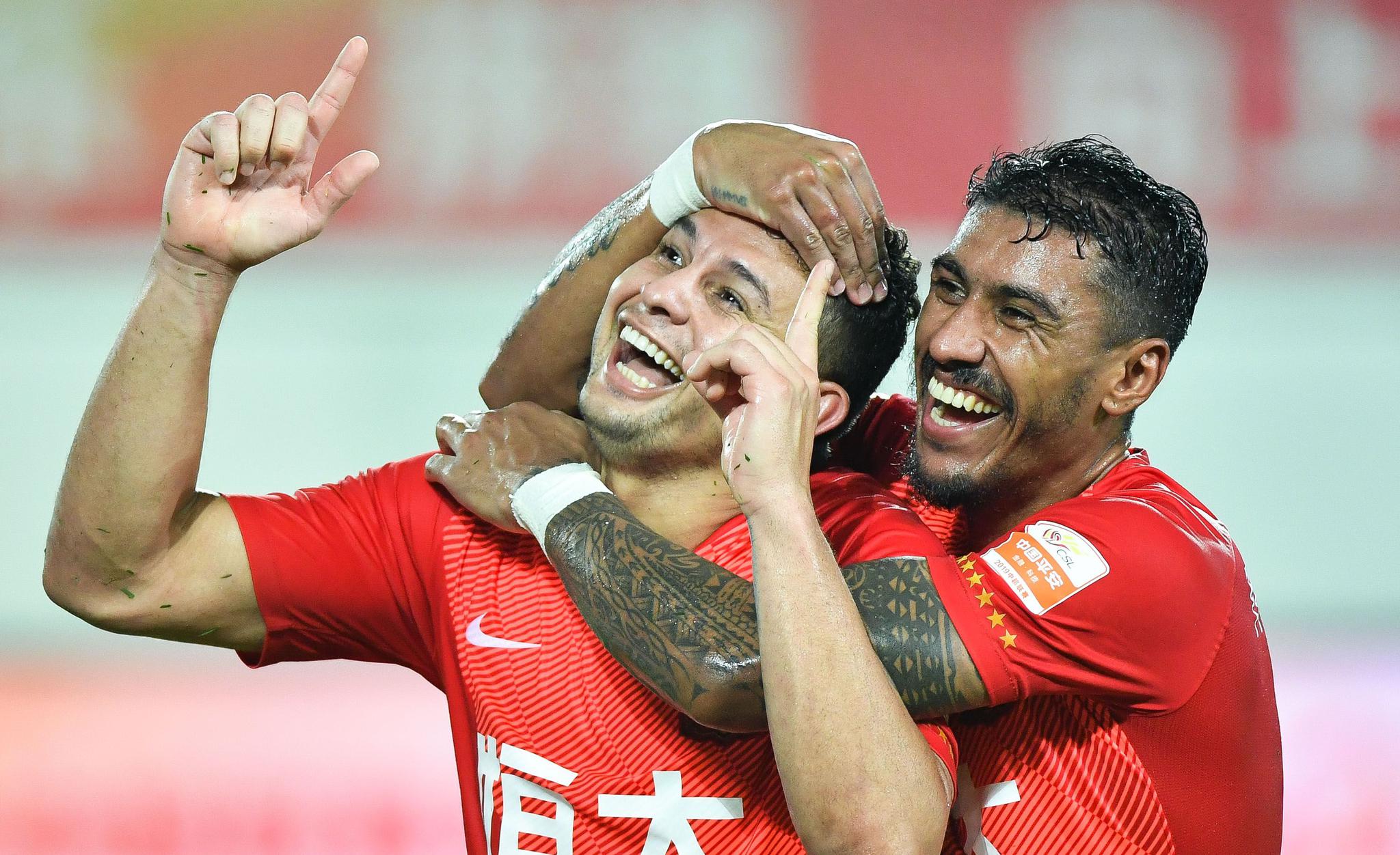 包含广州恒大主场战胜大连一方,继续领跑积分榜的词条 包含广州恒大主场战胜大连一方,继续领跑积分榜的词条