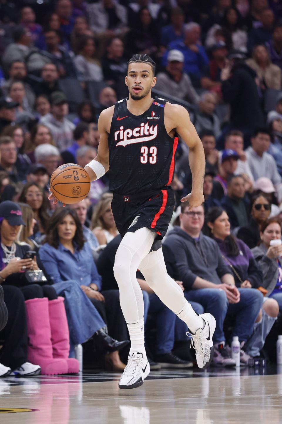 人崩溃不止,西蒙斯继续缺阵困扰球队 人崩溃不止,西蒙斯继续缺阵困扰球队